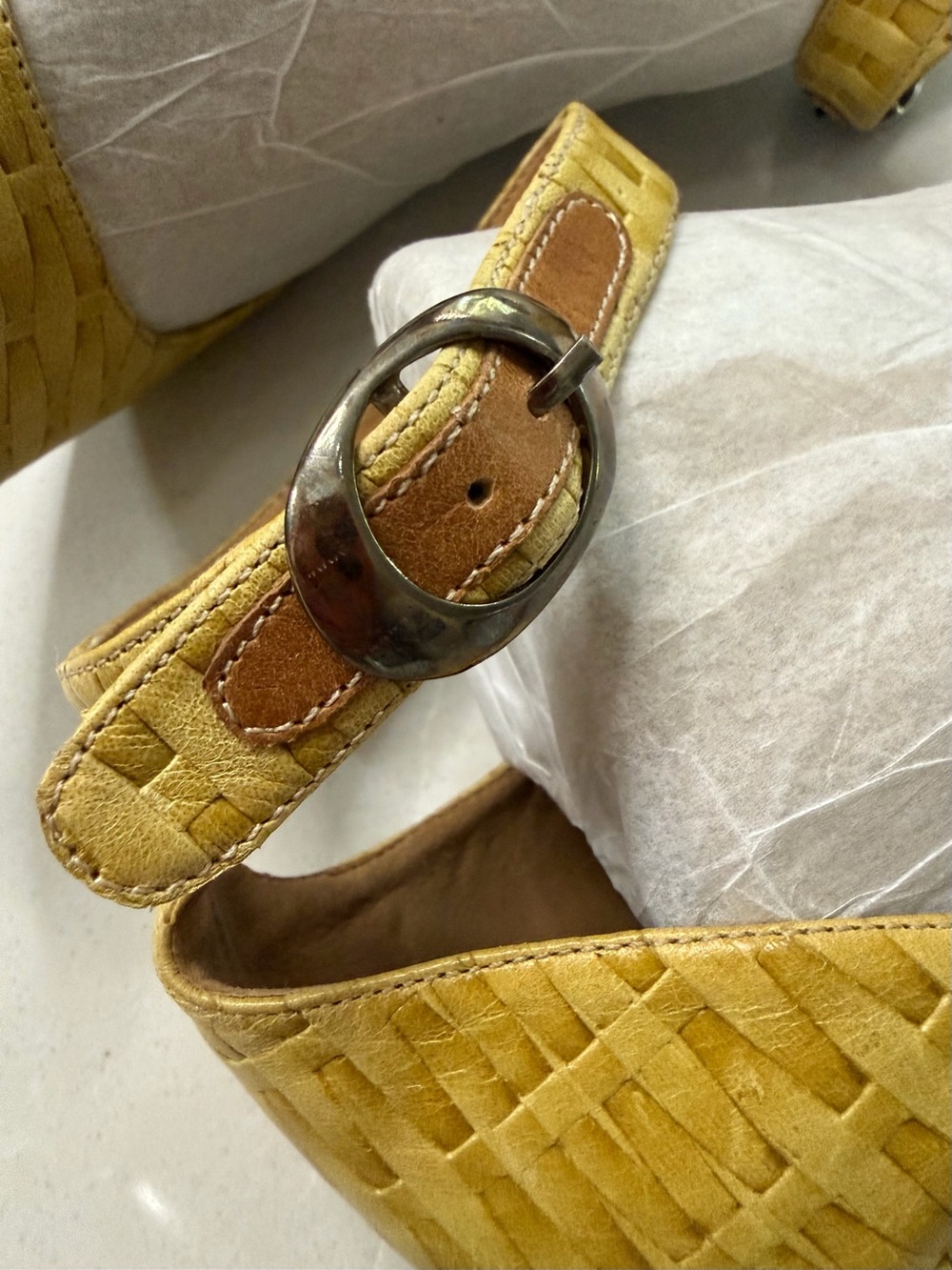 John Fluevog Miracles Marvel Yellow Woven Leather Peep Toe Heels Size 9 - Picture 8 of 15
